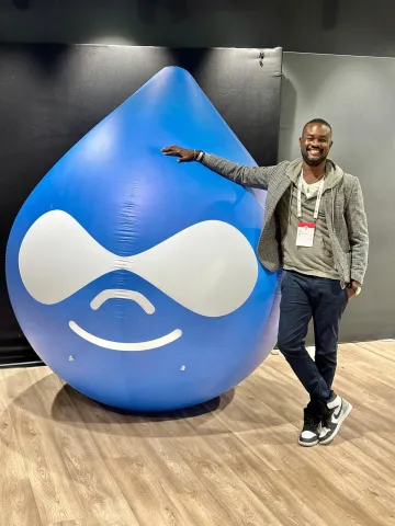 Responsab founder posing with the DrupalCon mascot